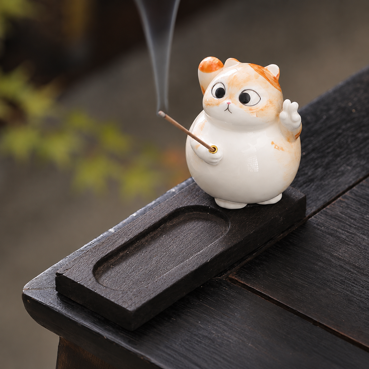 Cute Lucky Cat Ceramic Incense Holder – Golden & Silver Gradient Stick Incense Burner