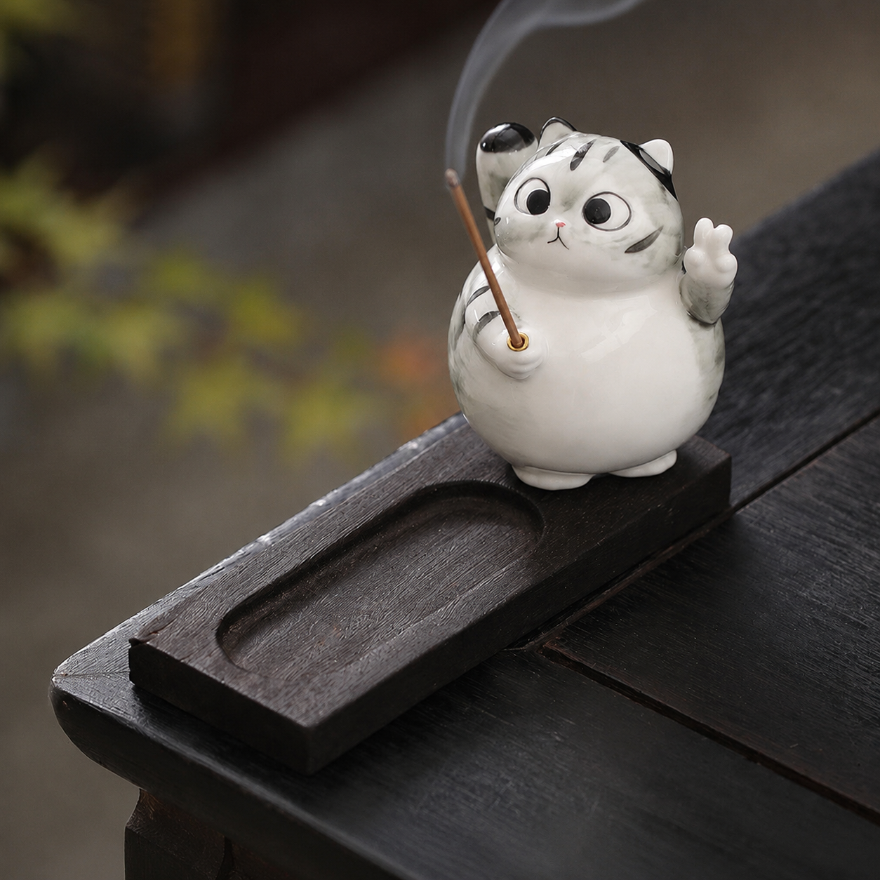 Cute Lucky Cat Ceramic Incense Holder – Golden & Silver Gradient Stick Incense Burner